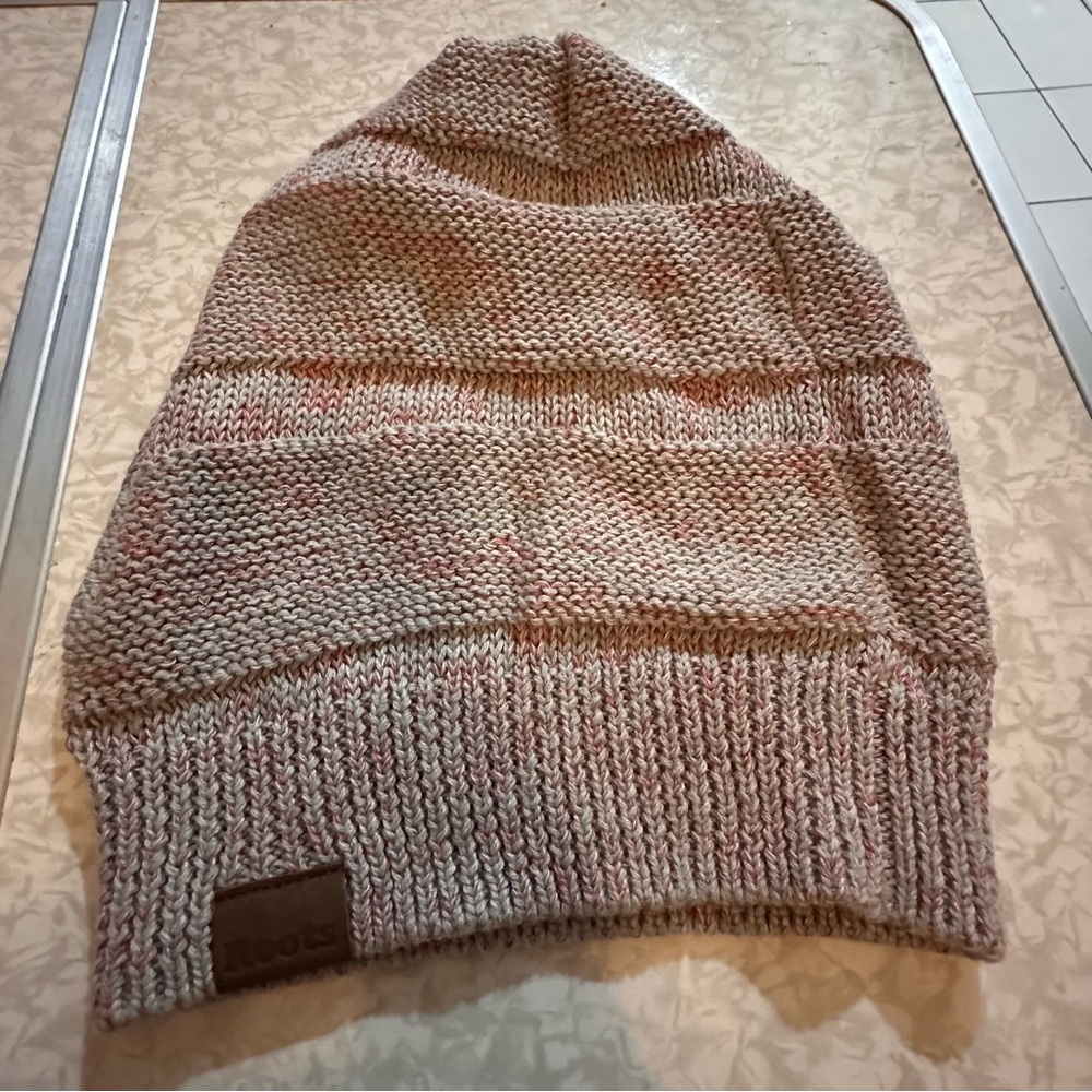 Roots women’s knit beanie hat